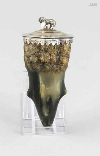 Schnupftabakdose, um 1900, Horn mit Montage, Silber geprüft, Klappdeckel mit figürlichemKnauf in