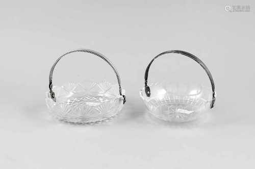 Zwei runde Kristallschalen mit Silberhenkelmontage, Niederlande, 1. H. 20. Jh., Silber833/000,