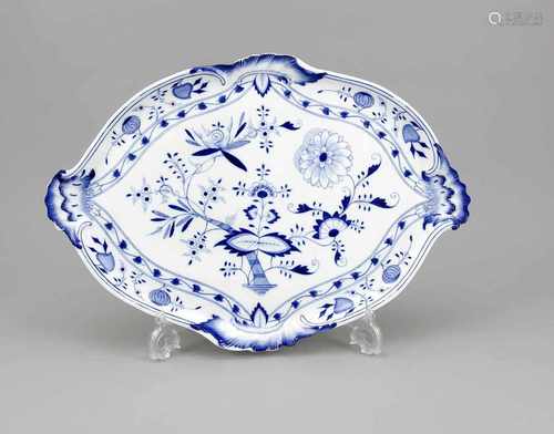 Ovales Tablett, Meissen, 1850-1886, 2. W., geschwungene Form mit seitlichen Handhaben inForm von