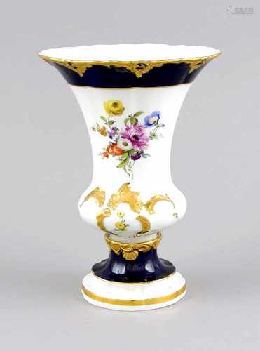 Vase, Meissen, 20.Jh., 1. W., Kratervase auf rundem Stand, polychrome Blumenmalerei,umfasst von