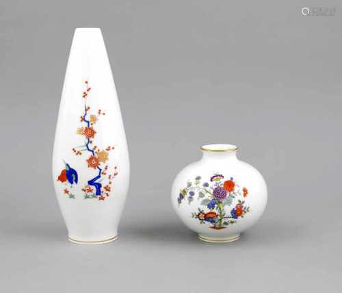 Zwei Vasen, Meissen, 1950er Jahre, 1. W., Keulenvase, min. Chips am Standfuß, H. 24,5 cm,