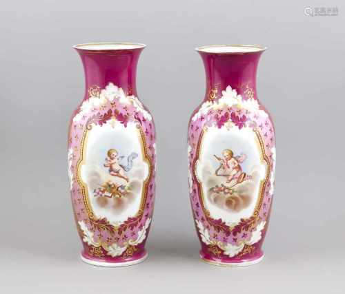 Paar Vasen, Frankreich, 19. Jh., Balusterform, frontseitig Medaillons mit polychromerMalerei, auf