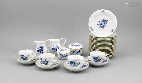 Kaffeeservice für 18 Personen, 58-tlg., Meissen, Marken nach 1934, 1. u. 2. W., Dekor mitBlumen