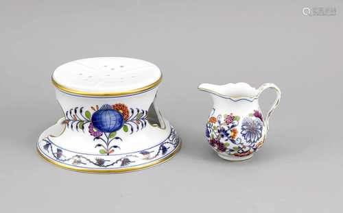 Stövchen und Sahnekännchen, Meissen, Marken 1950-80, 1. W., Dekor Zwiebelmuster Royale