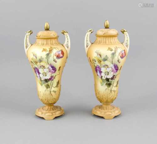 Paar Victorianische Deckelvasen, England, 19. Jh., Becherform mit hochgezogenen Henkeln,