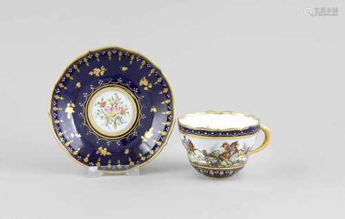 Tasse mit UT, Meissen, Marke 1850-1924, 1. u. 2. W., Kavallerieszene und Blumenmalerei,