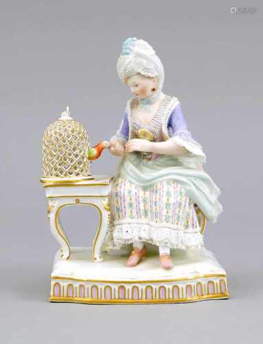 Dame am Tisch, Meissen, Marke 1850-1924, 2. W., Entwurf Johann Carl Schönheit im Jahr1772, Modellnr.