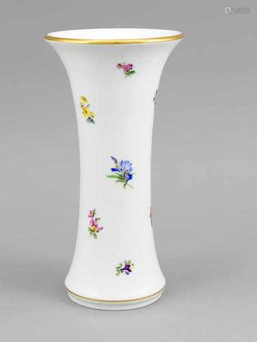 Stangenvase, Meissen, Marke 1924-34, 1. W., polychrome Malerei mit Streublumen, Goldrand,Chips am