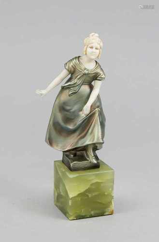 Julius Paul Schmidt-Felling (1835-1920), Chryselephantinefigur, tanzende Dame, kaltpatinierte Bronze