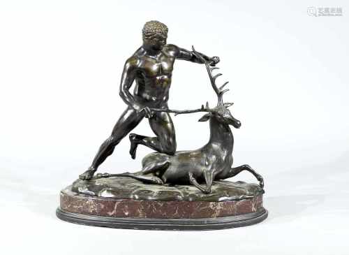 Herkules und die kerynitische Hirschkuh, große, braun patinierte Bronzegruppe nach demantiken