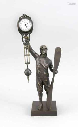 Mysterieuse, bez. Junghans,2.H 20. Jh., Flieger mit Rotorblatt hält Uhrenpendel,bronziertes Messing,