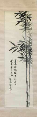 Rollbild, China, 20. Jh., monochrome Tuschemalerei auf Papier mit Bambus,Gedicht-Kalligrafie und