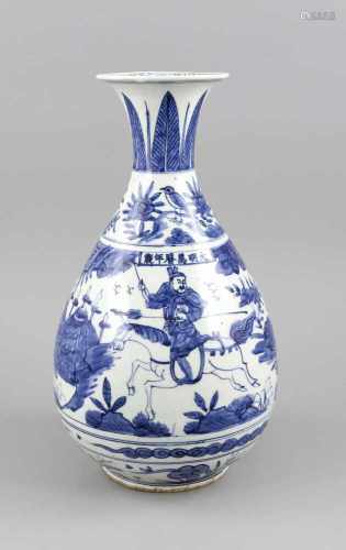 Blau-weiße Flaschenvase mit Trompeten-Hals, China, wohl 20. Jh., Kobaltblauer Dekor mitSzenen aus