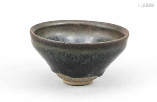 Steinzeug-Teeschale mit eisenhaltiger Glasur (Jian-Ware/Tenmoku), China, wohlSong-Dynastie (1127-