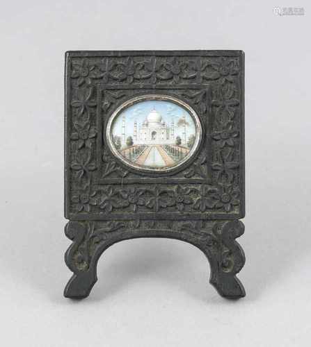 Indische Bein-Miniatur, 1. H. 20. Jh., Ansicht des Taj Mahal, oval gerahmt hinter Glas,Aufsteller