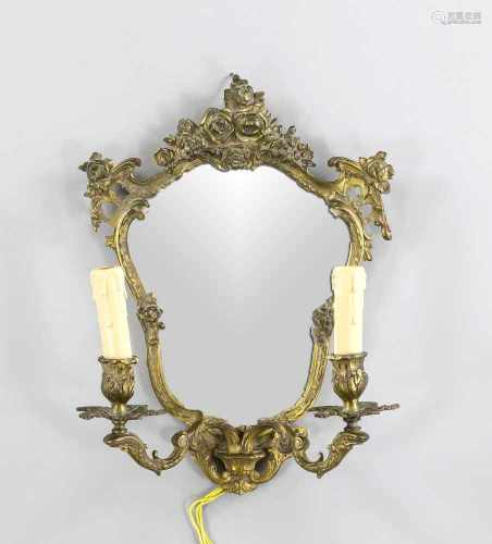 Wandapplike mit Spiegel, um 1900, Metallrahmen in Kartuschenform mit Rosenornament,Spiegel mit