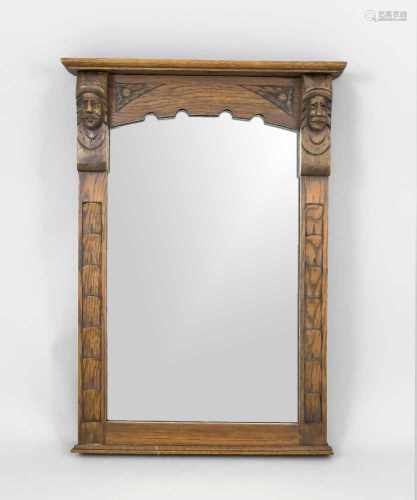 Kleiner Wandspiegel, 1. H. 20. Jh., Eichenholzrahmung mit zwei reliefierten Gesichtern, 50x 34
