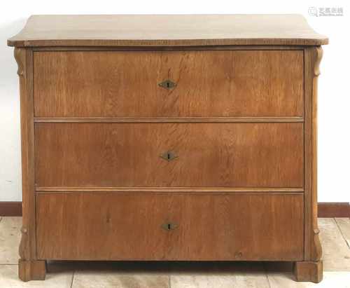 Spätbiedermeier-Kommode um 1840, Eiche furniert, dreischübiger Korpus, wohnfertig, 87 x 52x 80