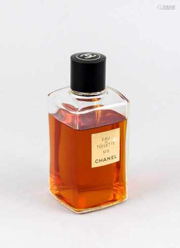 Chanel Eau de Toilette Nr.5 im original Flacon (H. 14 cm), leicht vergilbtes Etikett,Füllstand ca.