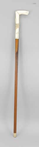 Spazierstock mit figürlichem Griff, 19. Jh., oberer Teil des Schaftes und Griff aus Horn,