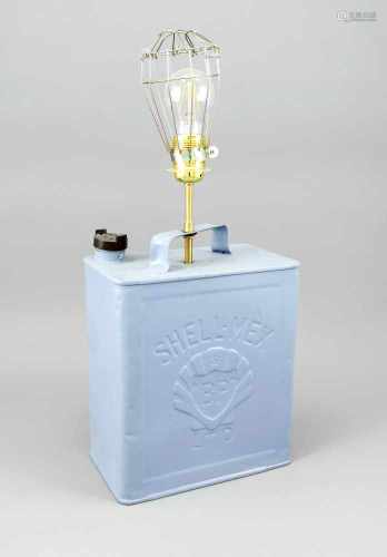 Als Lampe montierter Ölkanister (Shell), englischer Netzstecker, H. 55 cmShell mounted oil