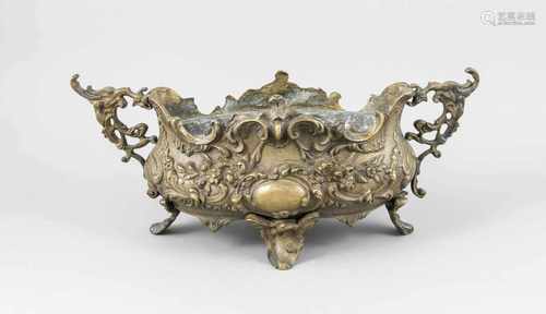 Historismus-Jardiniere, um 1900, Bronzeguss, ovale Form auf 4 Füßen, Reliefornamentik imRokoko-Stil,