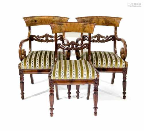 Biedermeier Sitzgruppe um 1830, bestehend aus zwei Armlehnstühlen und einem Stuhl,Mahagoni massiv
