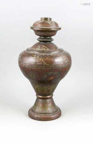 Deckelvase, Persisch?, 19. Jh., Bronze, bauchige Balusterform, getreppter Schulterbereich,Hals mit