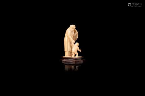 Statuette en ivoire sculpté de paysanne debout ten…