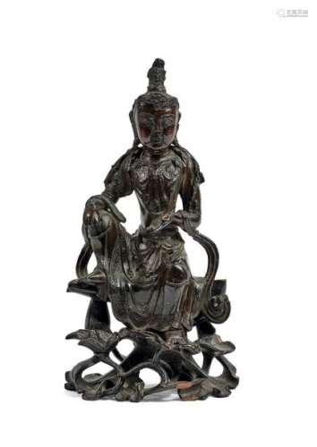 Statuette de Guanyin en bronze laqué brun, assise …