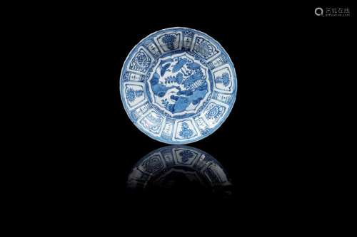 Large plat Chine XVIIIe siècle Porcelaine bleu bla…