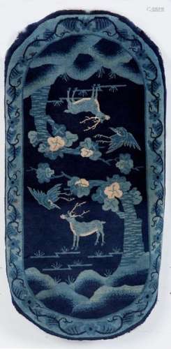 Un ancien tapis Pao Tao, A late 19th century Pao T…