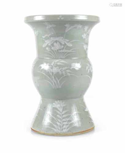 VASE, CELADON-SLIP, CHINA,QING-DYNASTIEH. 37,9 CM