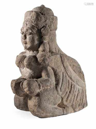 SANDSTEINFIGUR EINER MUSIKAN-TIN, NORD-INDIEN, 18./19. JH.H. 26 CM