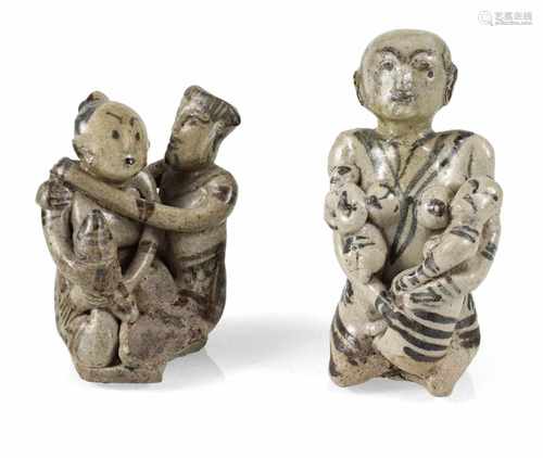 ZWEI FIGUREN AUS BLAU-WEISS-PORZELLAN, THAILANDH. 9,5/12 CM