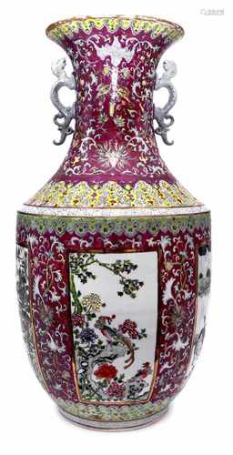 GROSSE 'FAMILLE ROSE'-VASE,CHINA, 20. JH.H. 76 CM