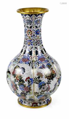 VASE AUS CLOISONNE, CHINA,SPÄTE QING-DYNASTIEH. 34 CM