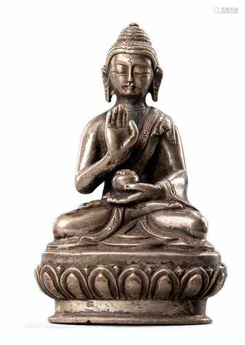 FIGUR DES BUDDHA SHAKYAMUNIAUS SILBER, NEPAL, 19. JH.H. 7 CM