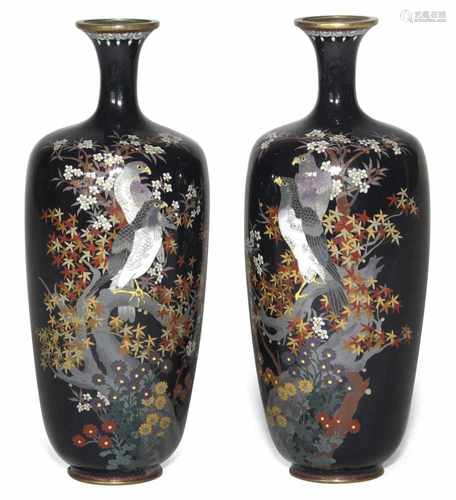 PAAR CLOISONNE-VASEN, JAPAN,MEIJI-PERIODEH. 15 CM