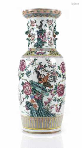 BODENVASE, 'FAMILLE ROSE' MITHAHNENDEKOR, CHINA, 19. JH.H. 60,5 CM