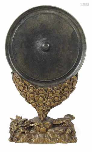 BRONZESPIEGEL MIT HOLZSTAND,CHINA, QING-DYNASTIEH. 40,4 CM