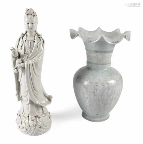 VASE UND GUANYIN, PORZELLAN,CHINAH. 24,8/31 CM