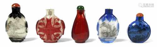 FÜNF SNUFFBOTTLES AUS GLAS,CHINA, SPÄTE QING/1.H.20.JH.H. 6,2/7,7 CM