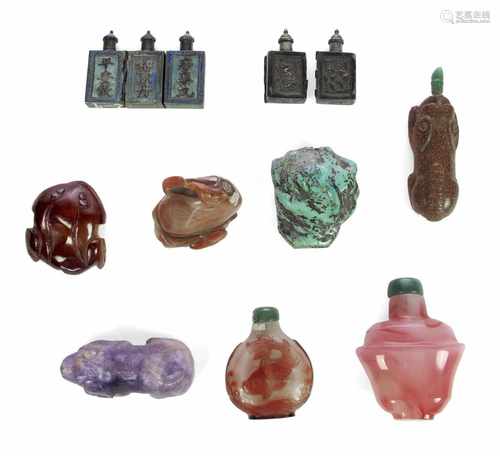 ZEHN SNUFFBOTTLES, GLAS,METALLAMETHYST, CHINA, SPÄTES 19.JH