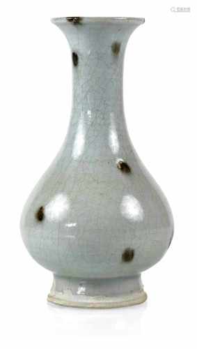 QINGBAI-VASE, TÜRKISFARBENEGLASUR, BRAUNE FLECKEN, CHINAH. 18,7 CM