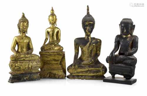 VIER HOLZFIGUREN DES BUDDHA,THAILANDH. 35,5/44 CM