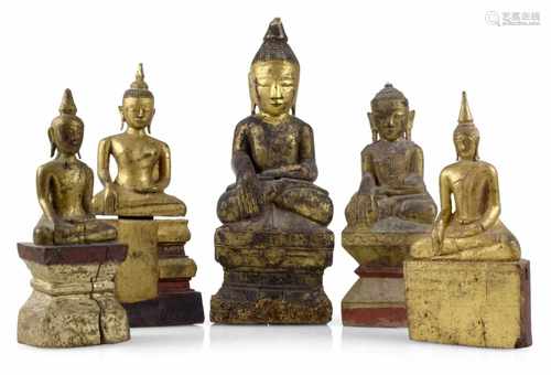 FÜNF HOLZFIGUREN DESBUDDHA, BURMA, 19./20. JH.H. 34,8/54 CM