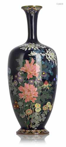 CLOISONNE-VASE MIT FLORALEMDEKOR, SIGN., JAPAN, MEIJIH. 29 CM