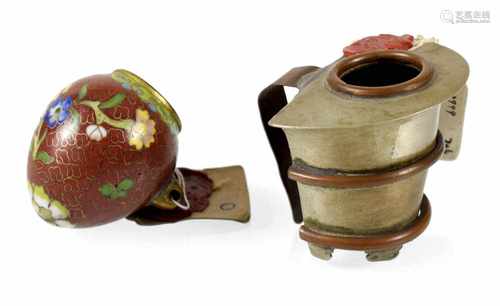 ZWEI BIRDFEEDER, CLOISONNE,CHINA, 19./20. JH.H. 3,7/4 CM