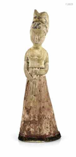 FIGUR EINER STEHENDEN HOFDAME,CHINA, TANG-DYNASTIEH. 29,4 CM